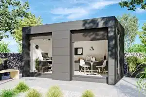 Gartenhaus in grauem Metall und tiefen Fenstern, umrandet von einer Terrasse.