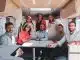 Team von Camping-Car Park in einem Wohnmobil.
