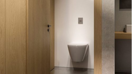 Hygienische berührunglose WC-Steuerung EDITION E. Foto: SCHELL